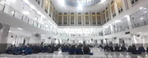 Suasana Haru dan Bahagia Iringi Kedatangan Jamaah Haji KBIHU Jabal Nur 2025 di Sidoarjo