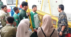 Siswa Jurusan TITL SMK Muhammadiyah 5 Gresik Antusias Pelajari Sistem Pembangkit Listrik di PLTMH UMM