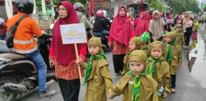 TK ABA Karangagung Meriahkan Pawai Milad ke-113 Muhammadiyah dengan Kostum Identitas Ekstrakurikuler
