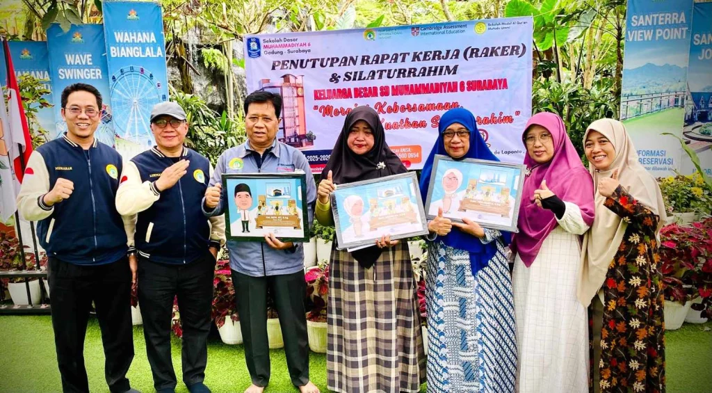 Tiga Guru Purna Tugas SD Musix Terima Tunjangan dan Karikatur Unik yang Sarat Makna