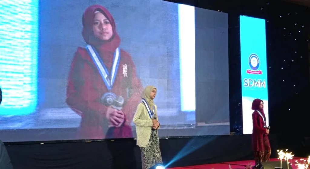 Persembahan Siswa Kelas VI Sukses Bikin Haru Guru dan Orang Tua