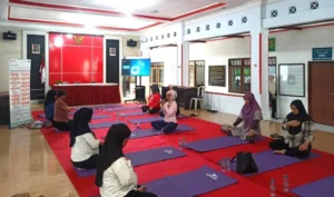 RS Islam Aminah Blitar Gelar Roadshow Yoga untuk Ibu Hamil di Plosokerep