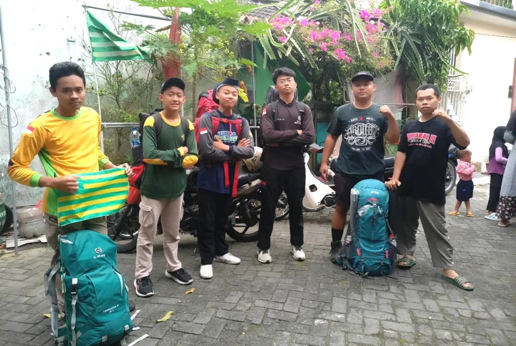Ekspedisi Kelud: Aktivis HW, BikersMu, dan Siswa SPEAM Isi Liburan dengan Petualangan Bermakna