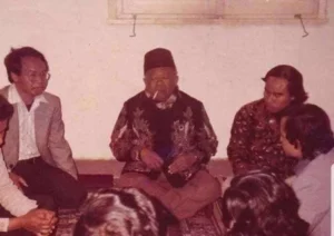 Tidak Benar Pak AR Banyak Merokok