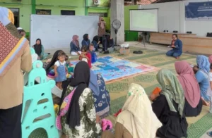 Mahasiswa Fapsi UMG Menjadi Pemateri Parenting di Desa Tebuwung