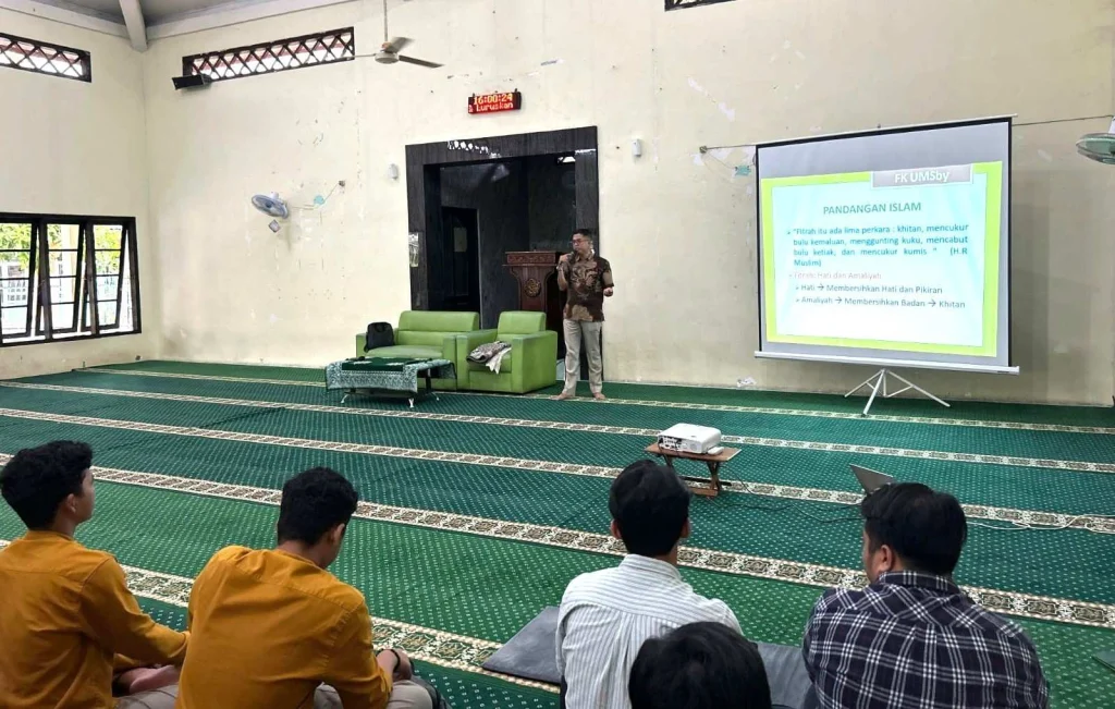 Shalat Ashar Berjamaah Jadi Pembuka Kuliah Kedokteran Islam FK UM Surabaya di Ma’had Umar bin Khattab