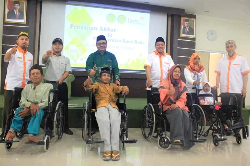 Tutup Tahun Lazismu Bagikan 53 Kursi Roda untuk Difabel