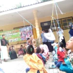 Di Madrasah Ini Lomba Makan Kerupuk Sambil Duduk