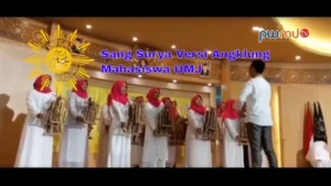 Merdunya Sang Surya Diiringi Angklung oleh Paduan Suara UMJ