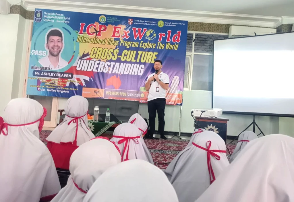 Mr Ashley Ajak Siswa SD Musix Mengenal UK Lebih Dekat