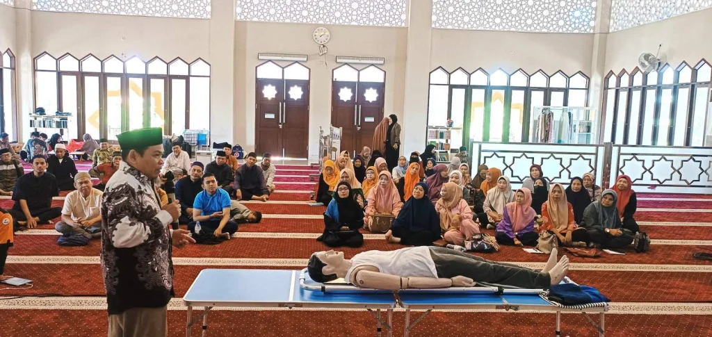 KH Sudirman Latih Imam Masjid dan Jamaah Majelis Taklim dalam Pelatihan ke-135 Pengurusan Jenazah
