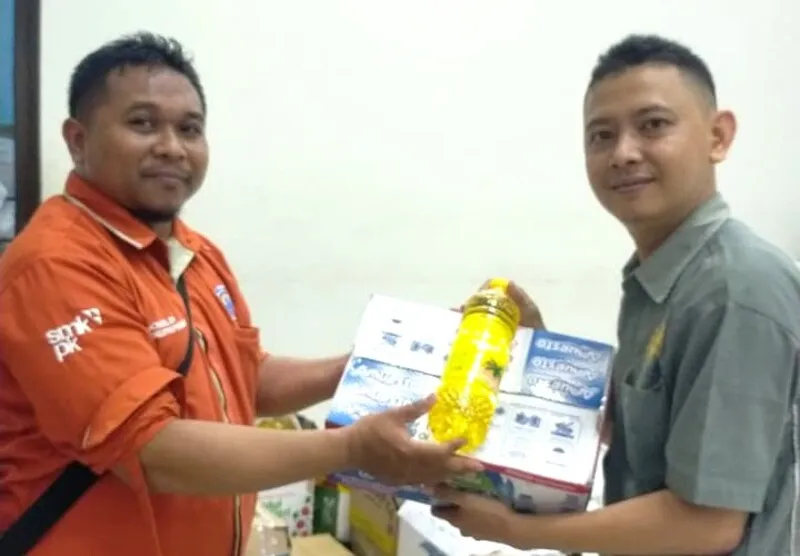 SMK Mudisa Salurkan Ratusan Botol Minyak Goreng untuk Kaum Dhuafa di Momen Milad ke-113 Muhammadiyah