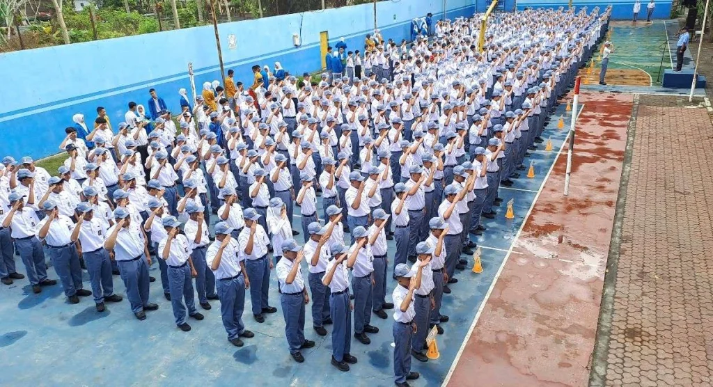 Kepala SMK Muhammadiyah 1 Kepanjen Ajak Siswa Kenali Sekolah dan Raih Prestasi dalam Apel Pembukaan MPLS