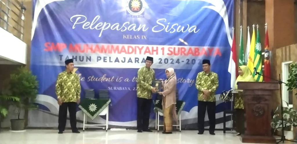 Suasana Haru dan Bahagia Iringi Pelepasan Siswa Kelas IX SMP Muhammadiyah 1 Surabaya