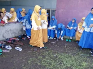 Kisah Menemukan Sandal yang Hilang