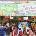 Sambut Murid Setiap Pagi, SD Muhammadiyah Kota Blitar Gelar Piket Rutin di Gerbang Sekolah