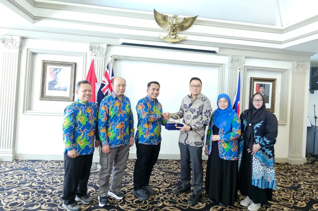 Rektor UM Surabaya Pimpin AIPNI Jajaki Peluang Perawat Indonesia di Australia