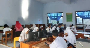 Siswa SMP Muhammadiyah 1 Blitar Hadapi Hari Terakhir Ujian dengan Penuh Semangat
