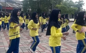 Siswa Smamio Bangun Semangat dan Kebersamaan di Jumat Pagi lewat Semarak Friday Morning Boost