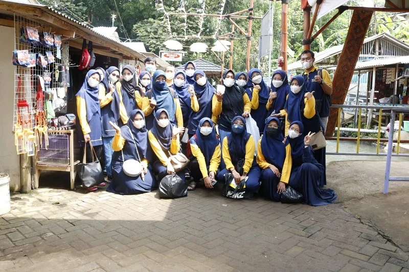 AR Mugeb School Kompakkan Tim melalui Outbond Tubing