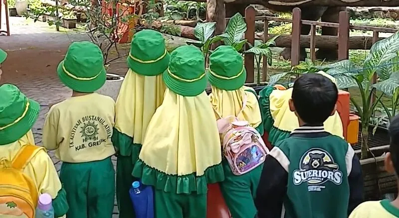 Outing Class TK ABA 23 Mojopetung Ajak Siswa Kenal Lebih Dekat Dunia Satwa