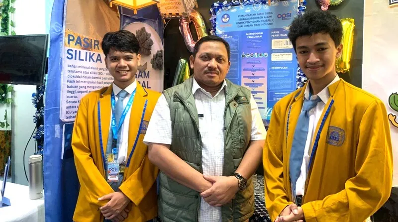 Dukung Finalis OPSI Nasional 2025, Ratusan Siswa Smamsatu Gresik Padati Ubaya dengan Seragam HW