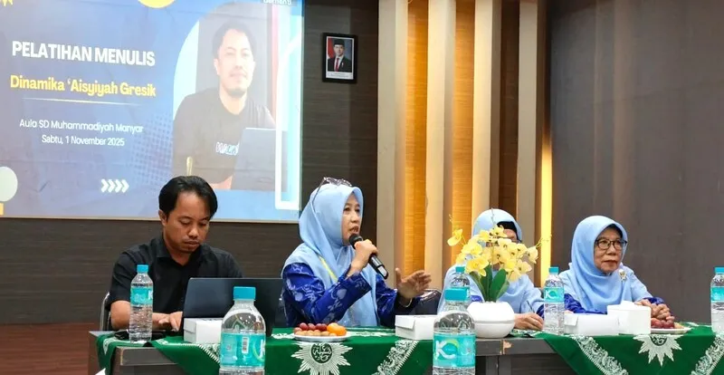 Ketua LBSO PDA Gresik Ajak 87 Penulis Tumbuhkan Semangat Menulis agar Sejarah Perjuangan Aisyiyah Tidak Hilang