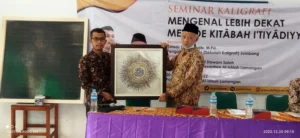 Ponpes Al Ishlah Sendangagung Mengadakan Pelatihan Kaligrafi