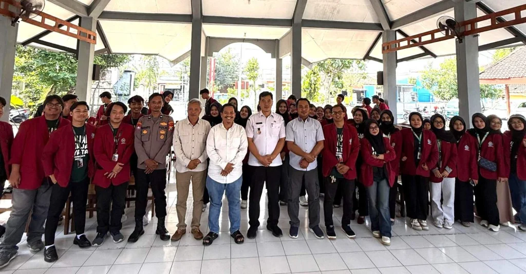 Pembukaan KKN UM Surabaya di Gondang: Siap Tumbuh Bersama Inovasi, Berdampak dan Berkelanjutan