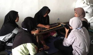 Mahasiswa KKN UMG Kunjungi Perajin Keset Kain Perca di Desa Wotansari