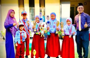 Penyerahan 95 Medali Kejuaraan Nasional dan Internasional Meriahkan Apel Pagi SD Musix