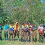 SMK Muhammadiyah 10 Mantup Latih Fokus dan Kerja Sama Tim lewat Permainan Pingpong Paralon