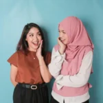 Batasan Aurat Muslimah di Depan Wanita Non-Muslim