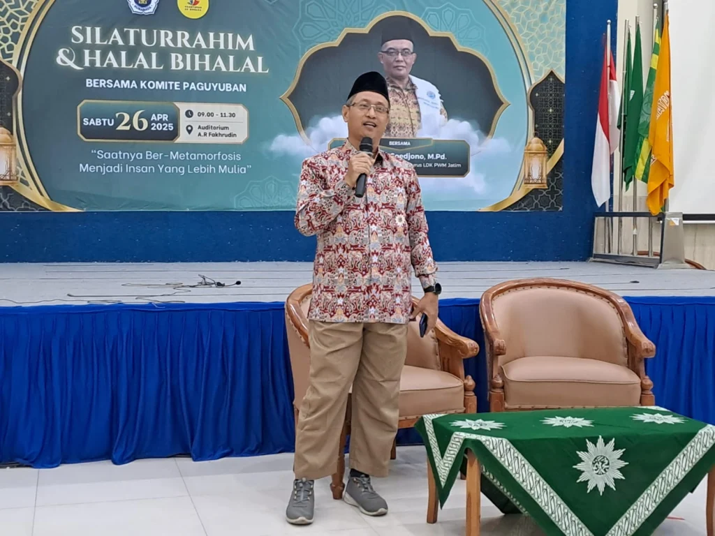 Wakil Ketua PCM Krembangan Bidang Dikdasmen dan PNF Ulas Lima Makna Kebersamaan di Acara Halalbihalal SD Muhlas