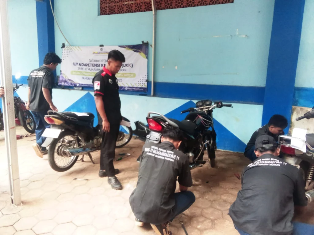 Sukses Gelar Uji Kompetensi Keahlian, SMK TI Muhammadiyah 11 Pondok Modern Paciran Persiapkan Siswa Hadapi Dunia Kerja