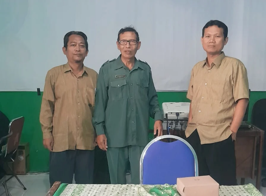 Anggota Majelis Dikdasmen dan PNF PDM Lamongan Lakukan Monitoring dan Evaluasi UMBK di MadtsaMutu Pondok Modern Paciran