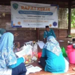 Suasana Alam yang Menyejukkan Warnai Rapat Kerja MTs Muhammadiyah 3 Ujungpangkah di Kebun Pak Inggih