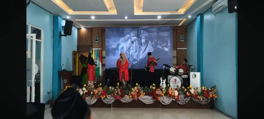 Band Guru SD Mutu Kawi ‘Empatika’ Tampil Mengharukan di Milad ke-98