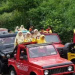 Field Trip Anti-Mainstream! Serunya Siswa SDM 2 Bojonegoro Wisata Jeep di Karanganyar