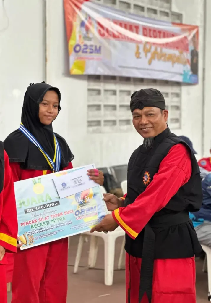Kayla Dwi Regina Putri, Siswa SMP Muhammadiyah 22 Mantup Raih Juara 3 Pencak Silat O2SM 2025