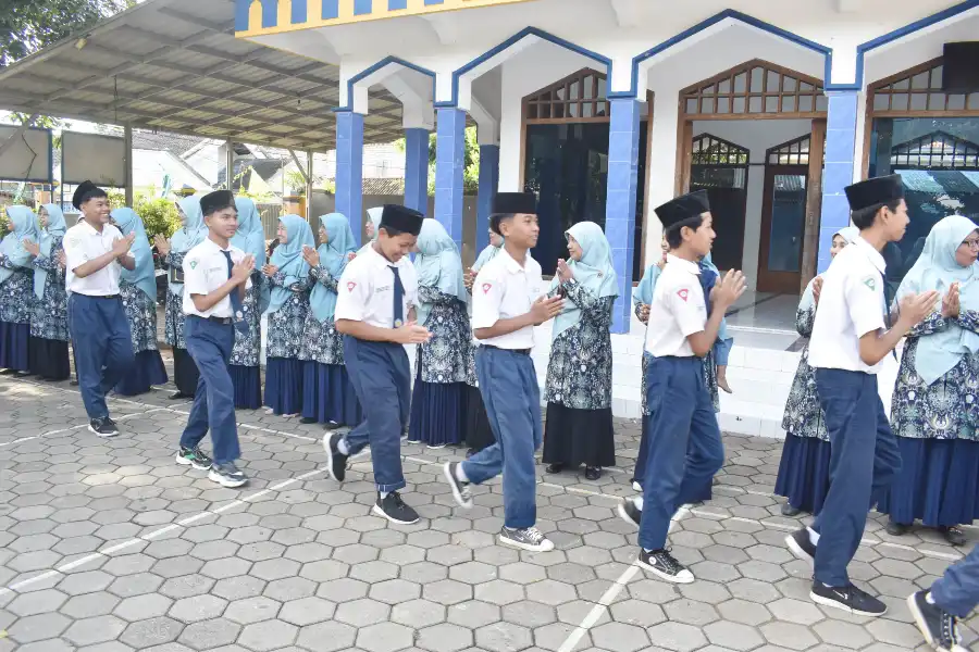 Apel Gabungan Hari Guru Nasional, Perguruan Muhammadiyah Wotan Teguhkan Komitmen Pendidikan