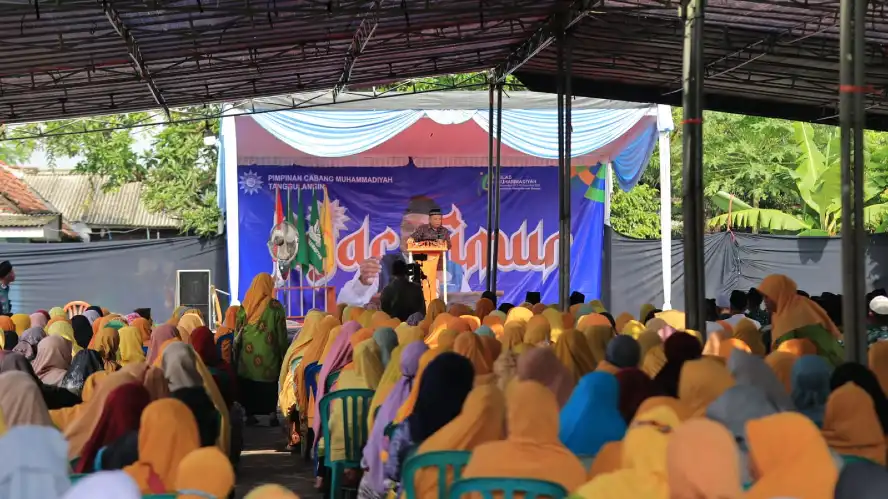 Pengajian Fajar Timur PCM Tanggulangin Peringati Milad Muhammadiyah ke-113