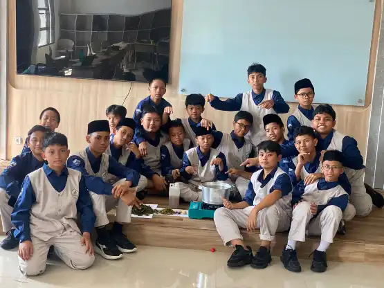 Kreatif! Santri PPI AMF Ciptakan Teh Putri Malu Pencegah Insomnia