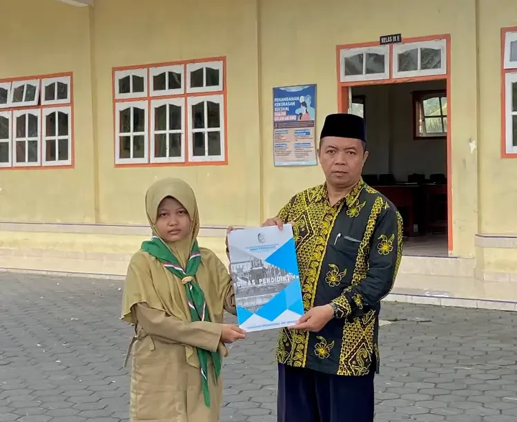 SMP MUTU Sempu Anugerahkan Beasiswa kepada Siswi Berprestasi Program Tahfidz