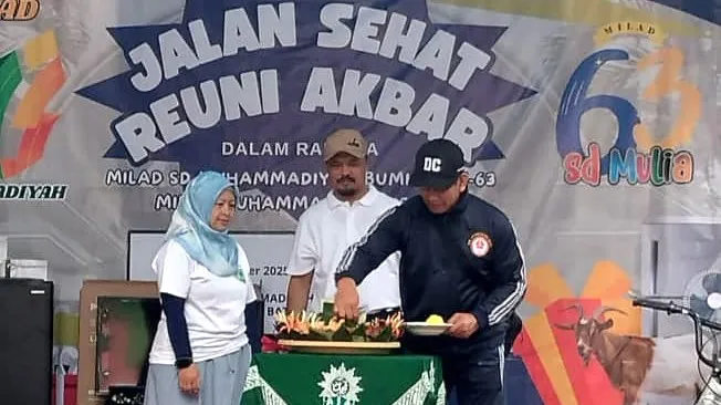 Rayakan Dua Milad Sekaligus, SD Muhammadiyah 5 Bumiaji Gelar Reuni Akbar hingga Gerak Jalan