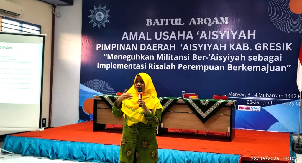 Ria Pusvita Sari Bikin Baitul Arqam AUA PDA Gresik Semarak Lewat Puzzle Keteladanan Tokoh