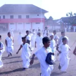 Meskipun Panas, Murid-Murid Itu Tetap Bersemangat Thawaf dan Sai di Lapangan