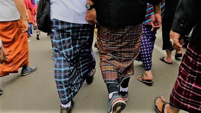 Stempel Modernis dan Tradisionalis