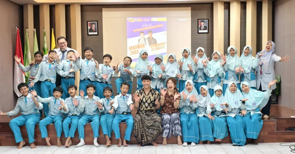 Temu Kangen Penuh Inspirasi: Dua Guru Tamu Internasional Kembali ke SDMM Setelah 10 Tahun