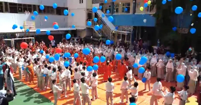 Peringati Milad ke-113 Muhammadiyah, SD Musix Ajak Siswa Terbangkan Balon Cita-Cita